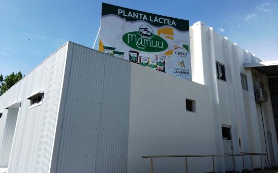 Lácteos con precio social en una planta que apunta a capacitar e investigar