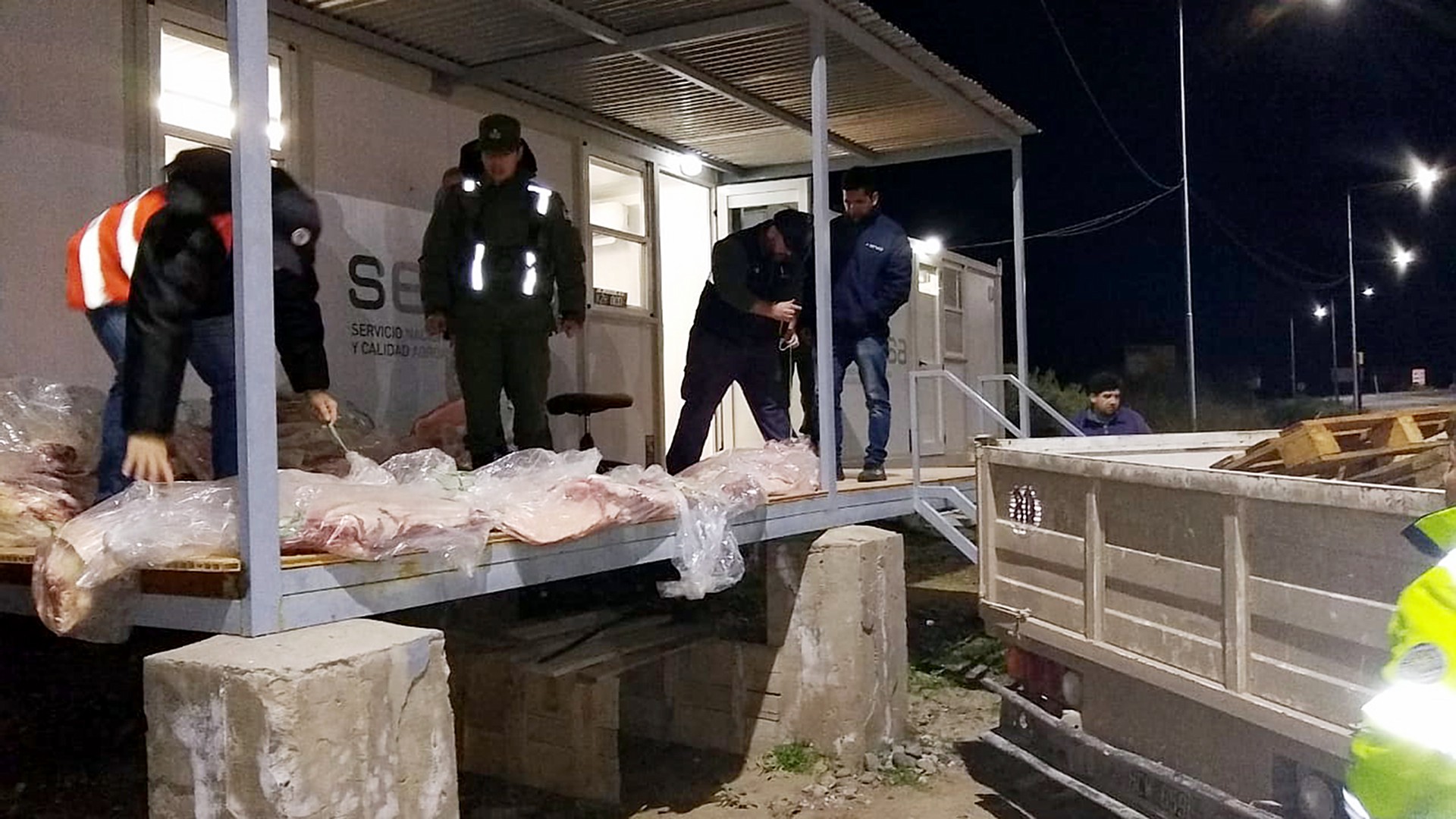 Decomisaron más de 1400 Kg de productos cárnicos en el ingreso a la región patagónica