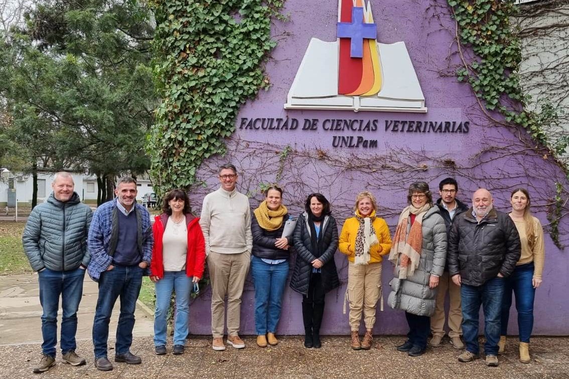 Una visita australiana en la Facultad de Veterinarias