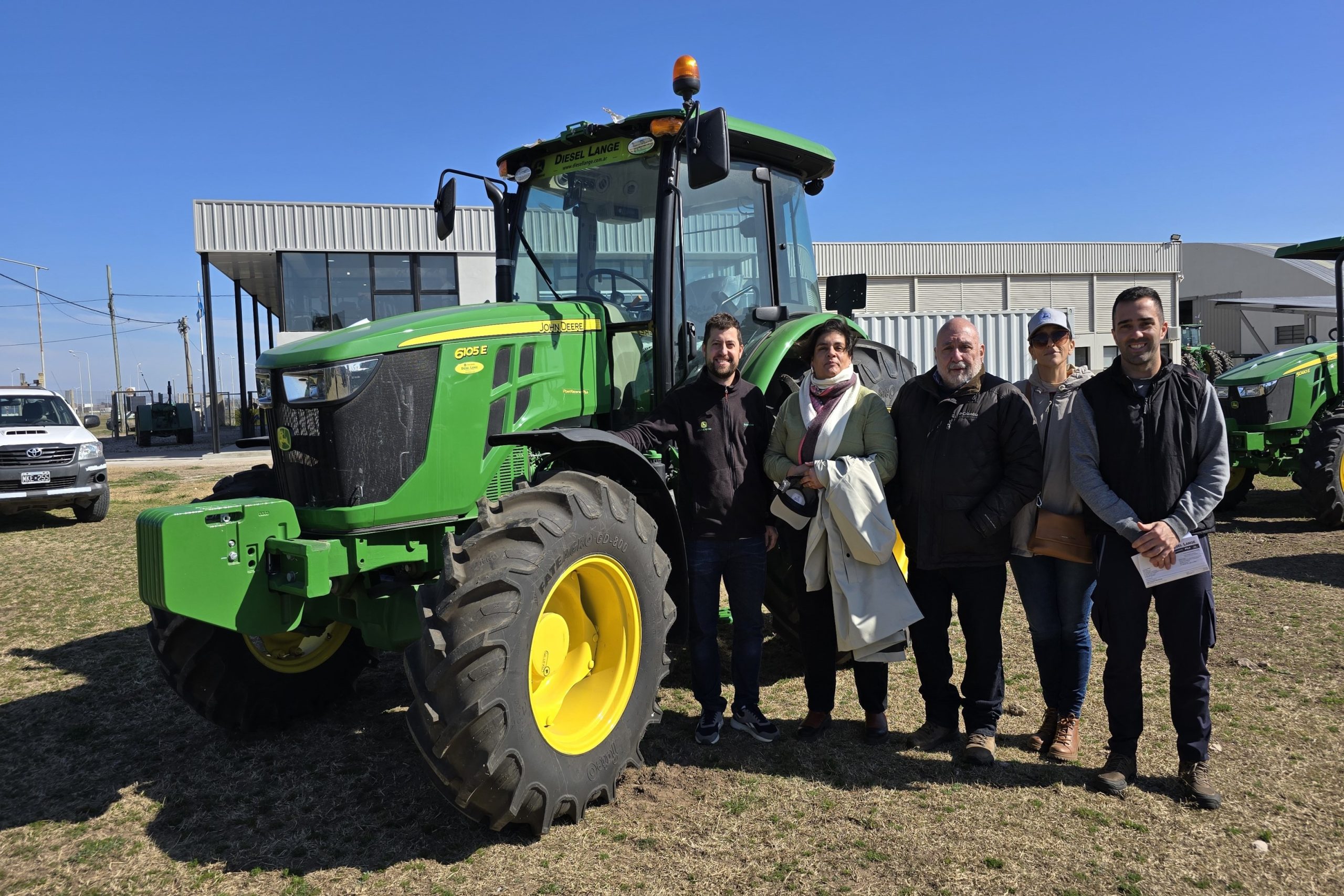 Un tractor financiado por un acuerdo para la Facultad de Veterinarias
