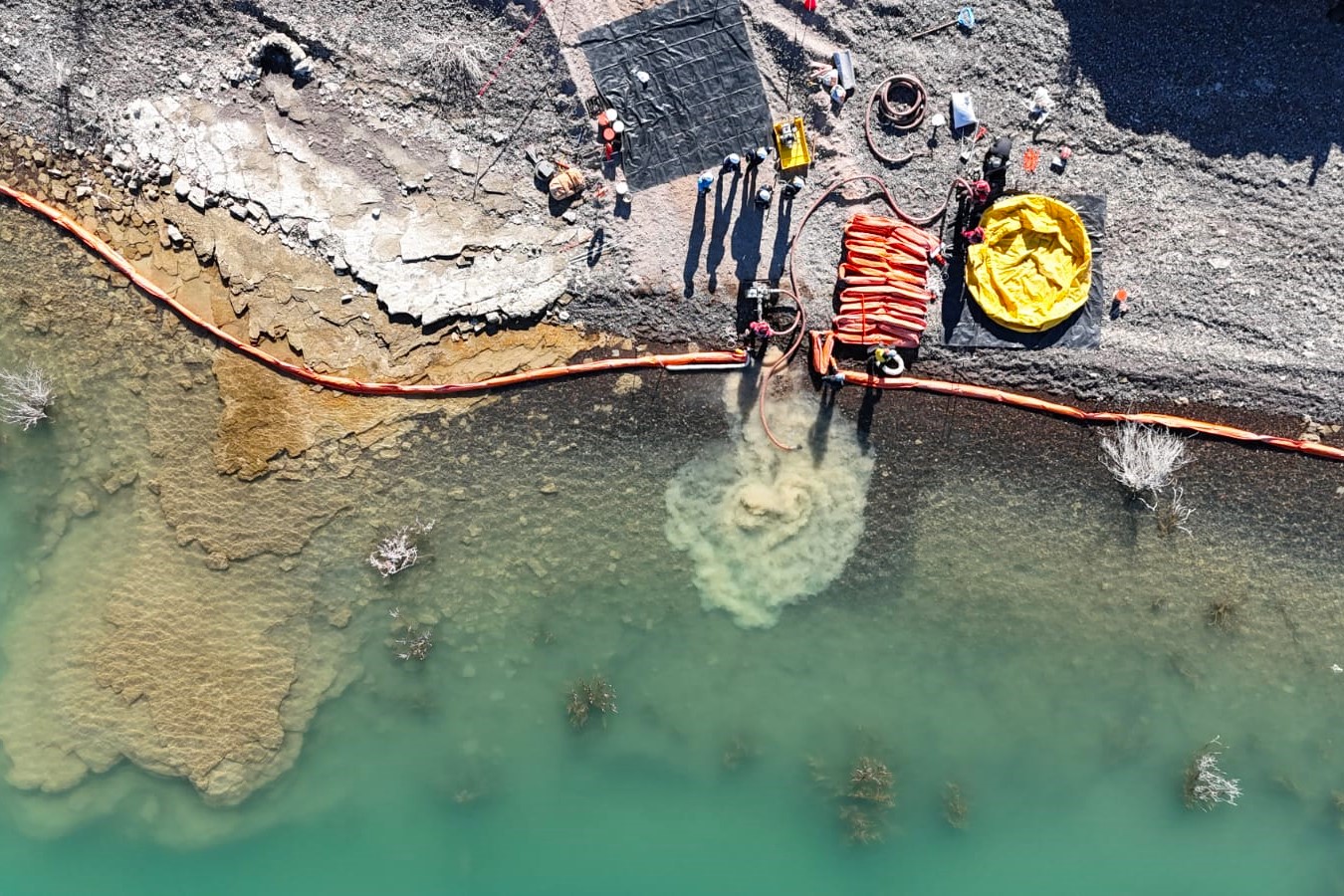 Cáscaras de girasol y un simulacro en el Lago Casa de Piedra