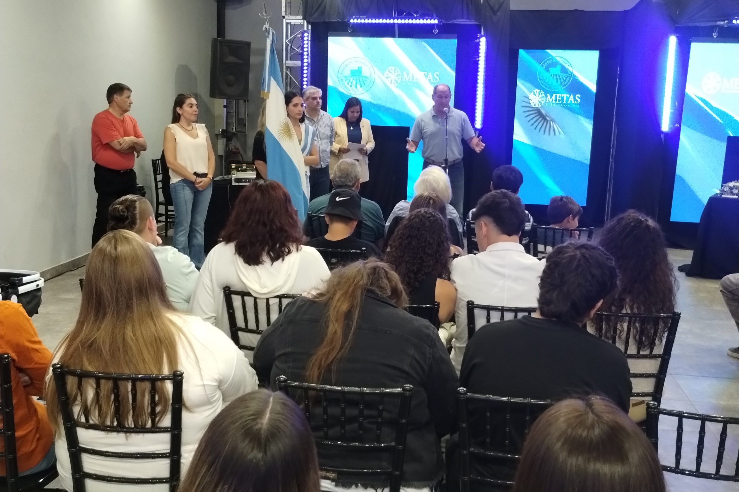 Egresados en ofimática y administración agropecuaria