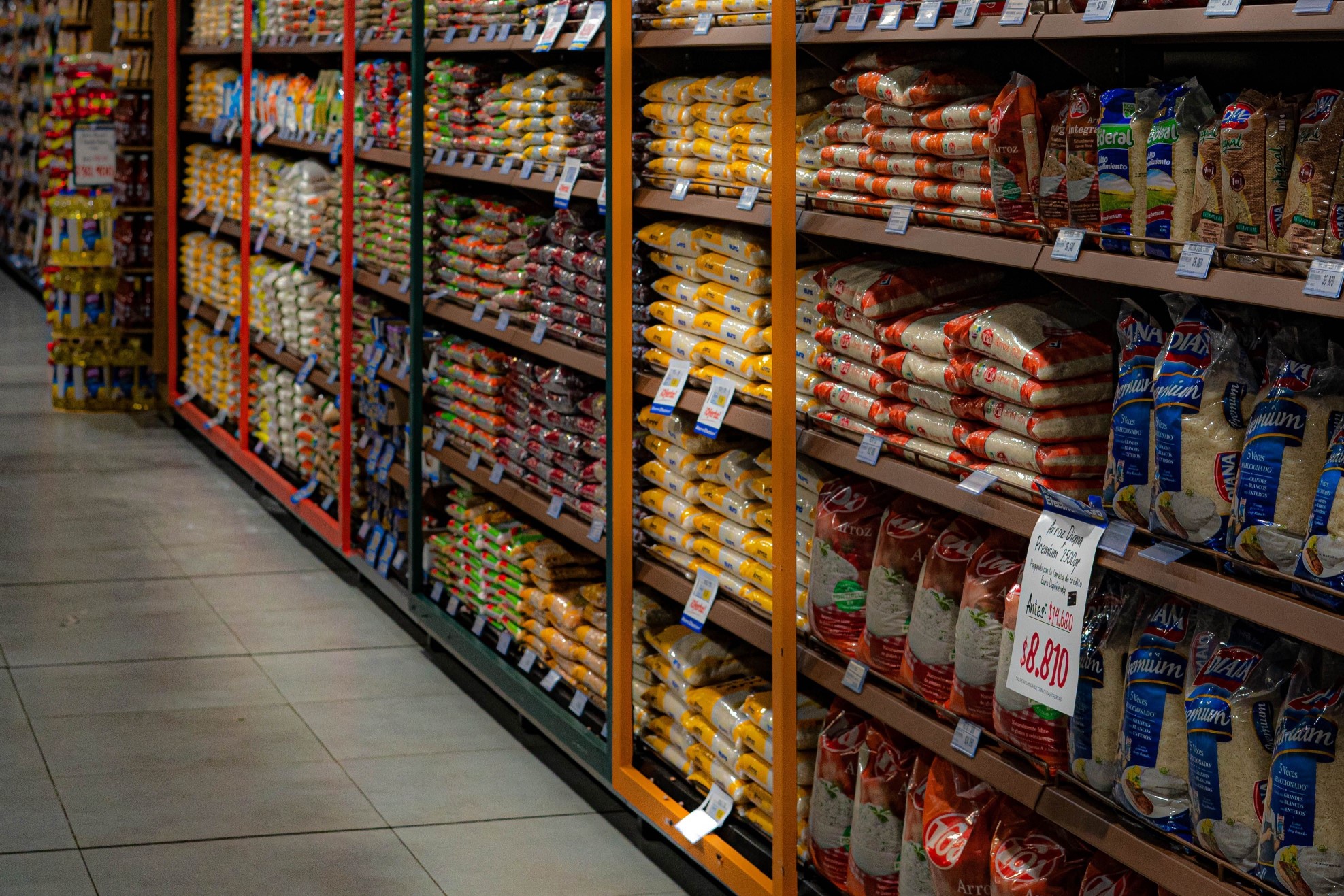 FAO: Leve descenso en el precio mundial de los alimentos