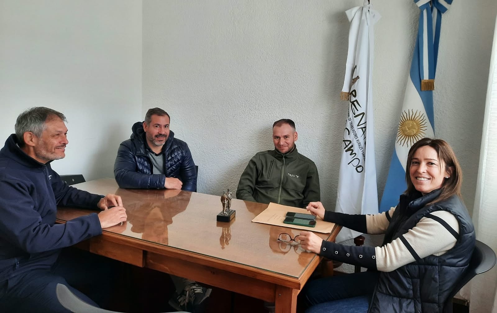El RENATRE y la Dirección Nacional de Migraciones coordinan acciones preventivas vinculadas al trabajo rural en La Pampa